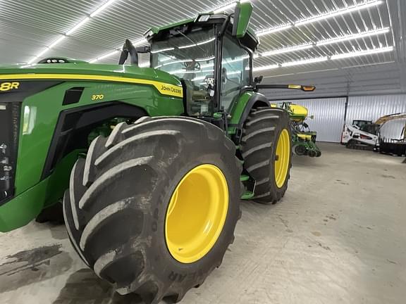 Image of John Deere 8R 370 equipment image 2