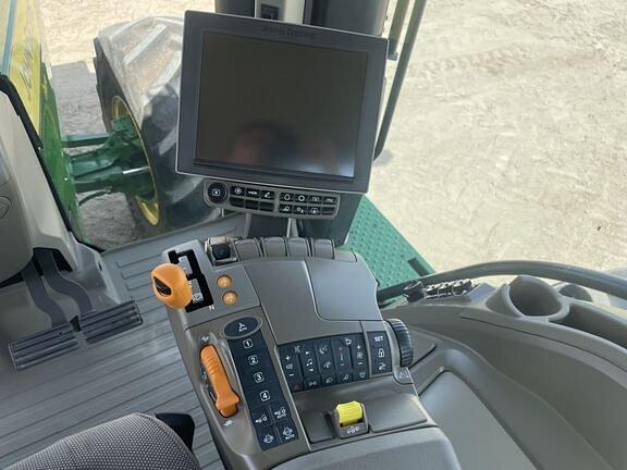 Thumbnail image John Deere 8R 370 22