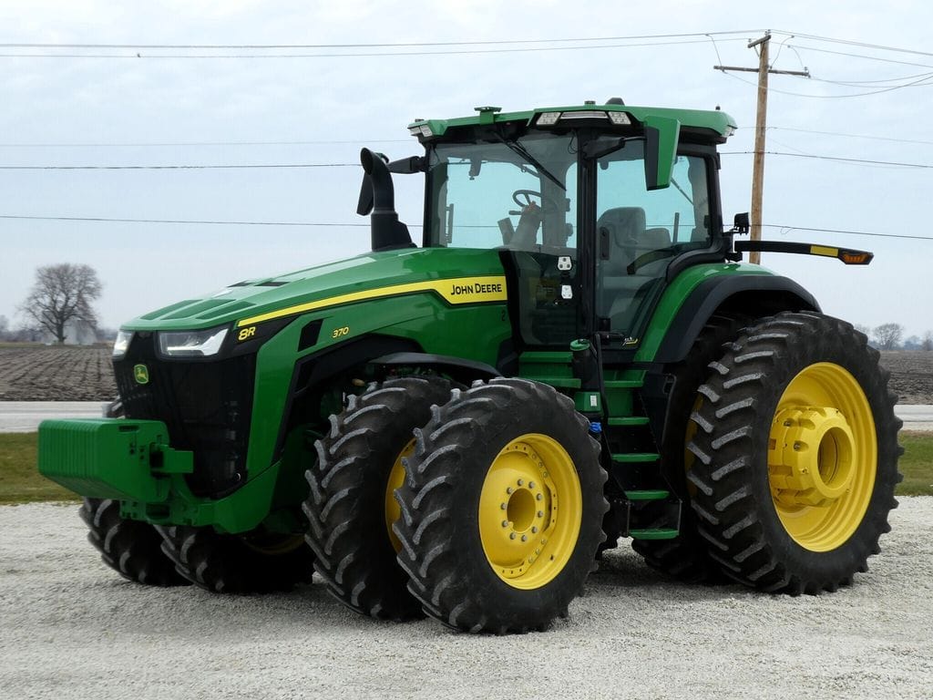 2022 John Deere 8R 370 Equipment Image0