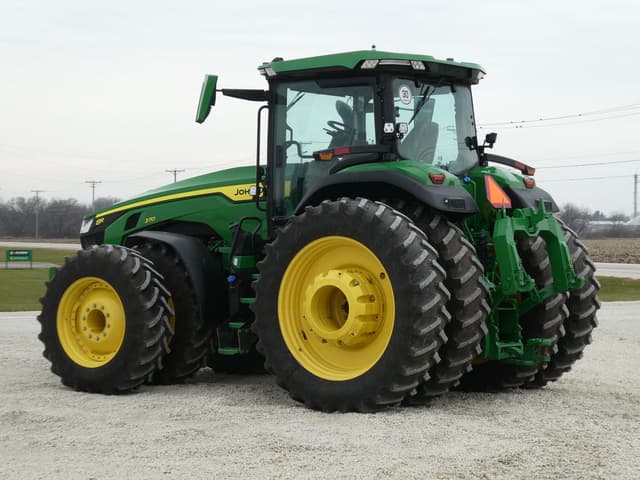 Image of John Deere 8R 370 equipment image 4