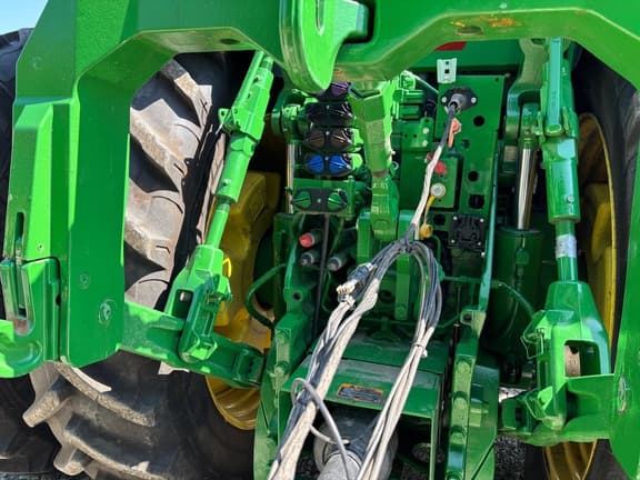 Image of John Deere 8R 370 equipment image 4
