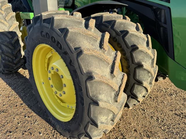 Image of John Deere 8R 370 equipment image 4