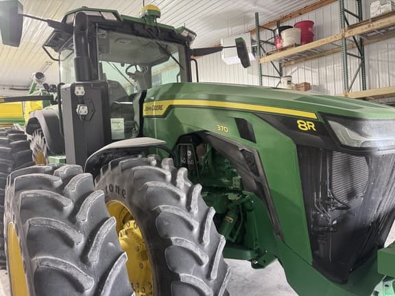 Image of John Deere 8R 370 Primary image
