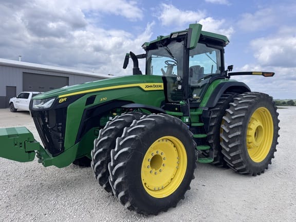 2022 John Deere 8R 370 Equipment Image0