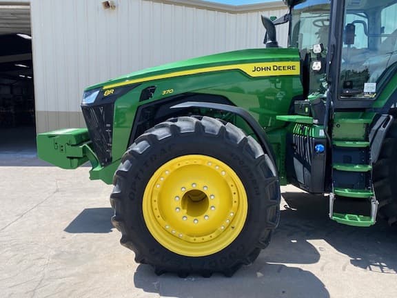 Image of John Deere 8R 370 equipment image 2