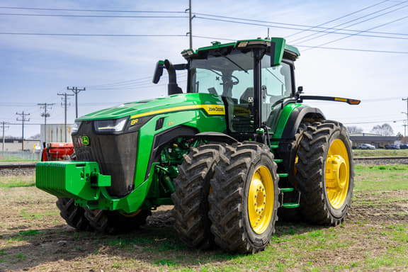 Image of John Deere 8R 370 equipment image 1
