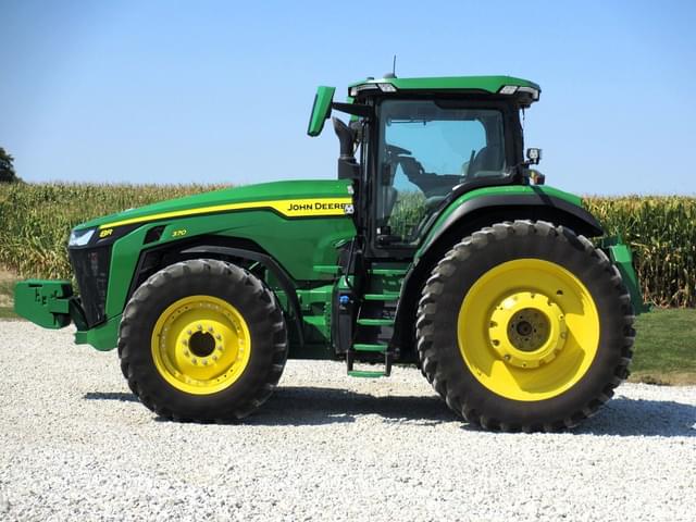 Image of John Deere 8R 370 equipment image 2