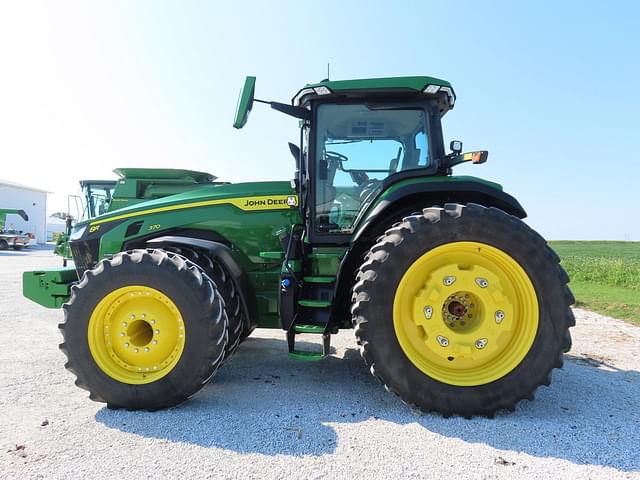 Image of John Deere 8R 370 equipment image 2