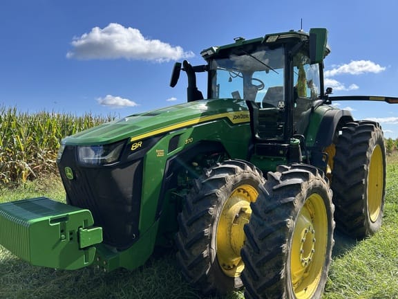 2022 John Deere 8R 370 Image