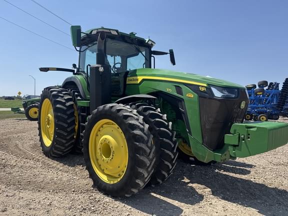 Image of John Deere 8R 370 equipment image 2