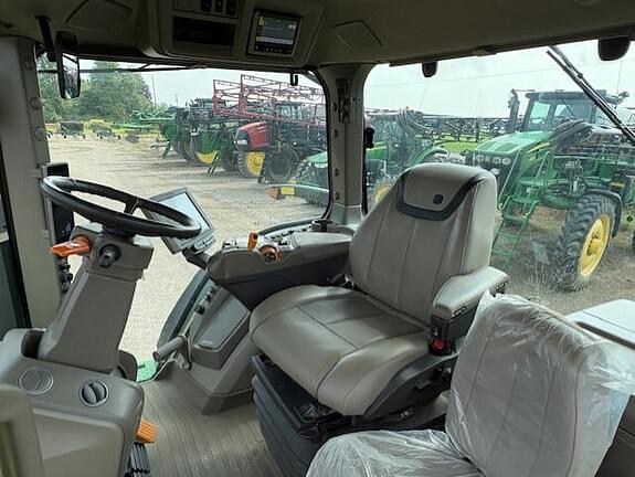 Image of John Deere 8R 370 equipment image 4