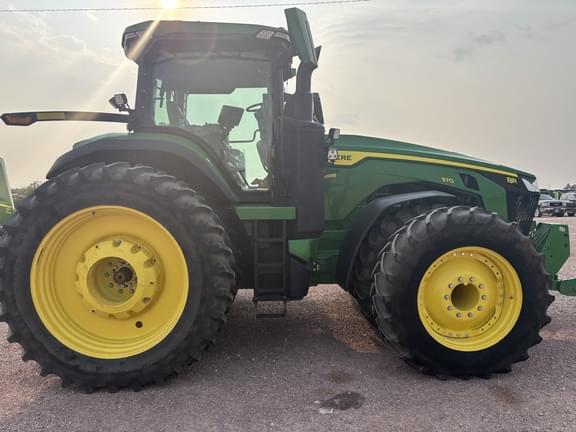 Image of John Deere 8R 370 equipment image 1