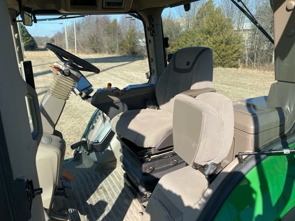 Image of John Deere 8R 370 equipment image 4