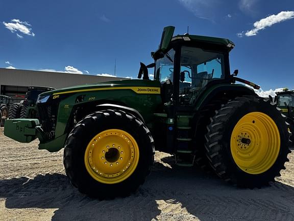 Image of John Deere 8R 370 equipment image 1