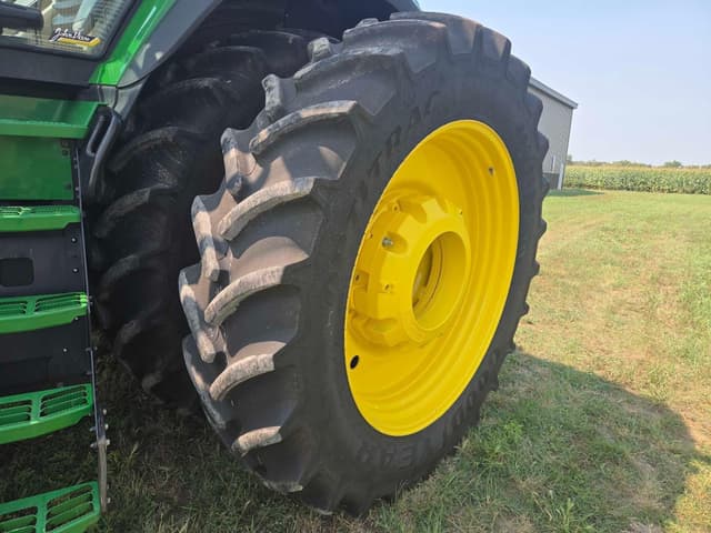 Image of John Deere 8R 410 equipment image 4
