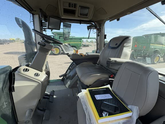 Image of John Deere 8R 410 equipment image 4