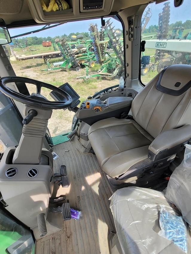 Image of John Deere 8R 410 equipment image 4