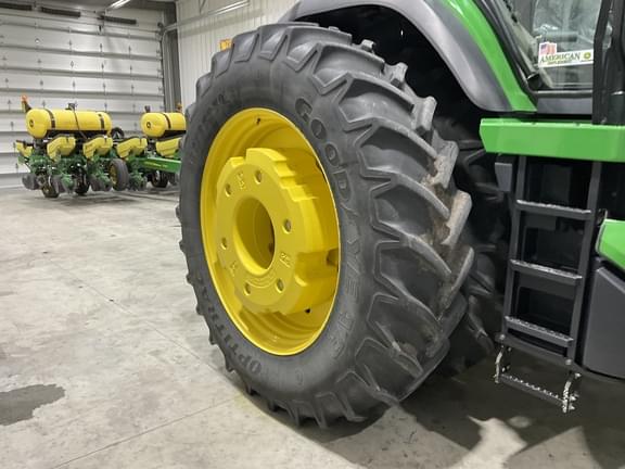 Image of John Deere 8R 410 equipment image 4