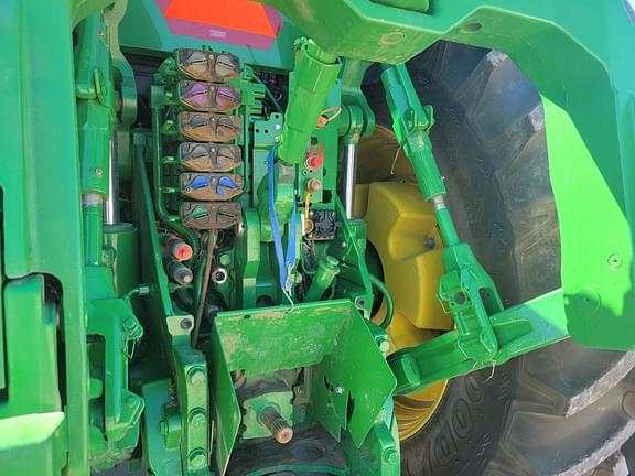 Image of John Deere 8R 410 equipment image 4