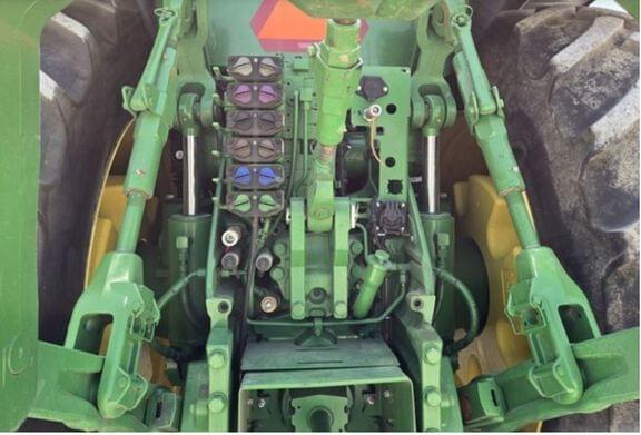 Image of John Deere 8R 410 equipment image 4
