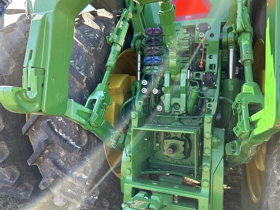 Image of John Deere 8R 410 equipment image 4