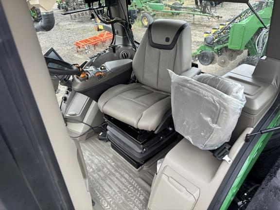 Image of John Deere 8RT 370 equipment image 2