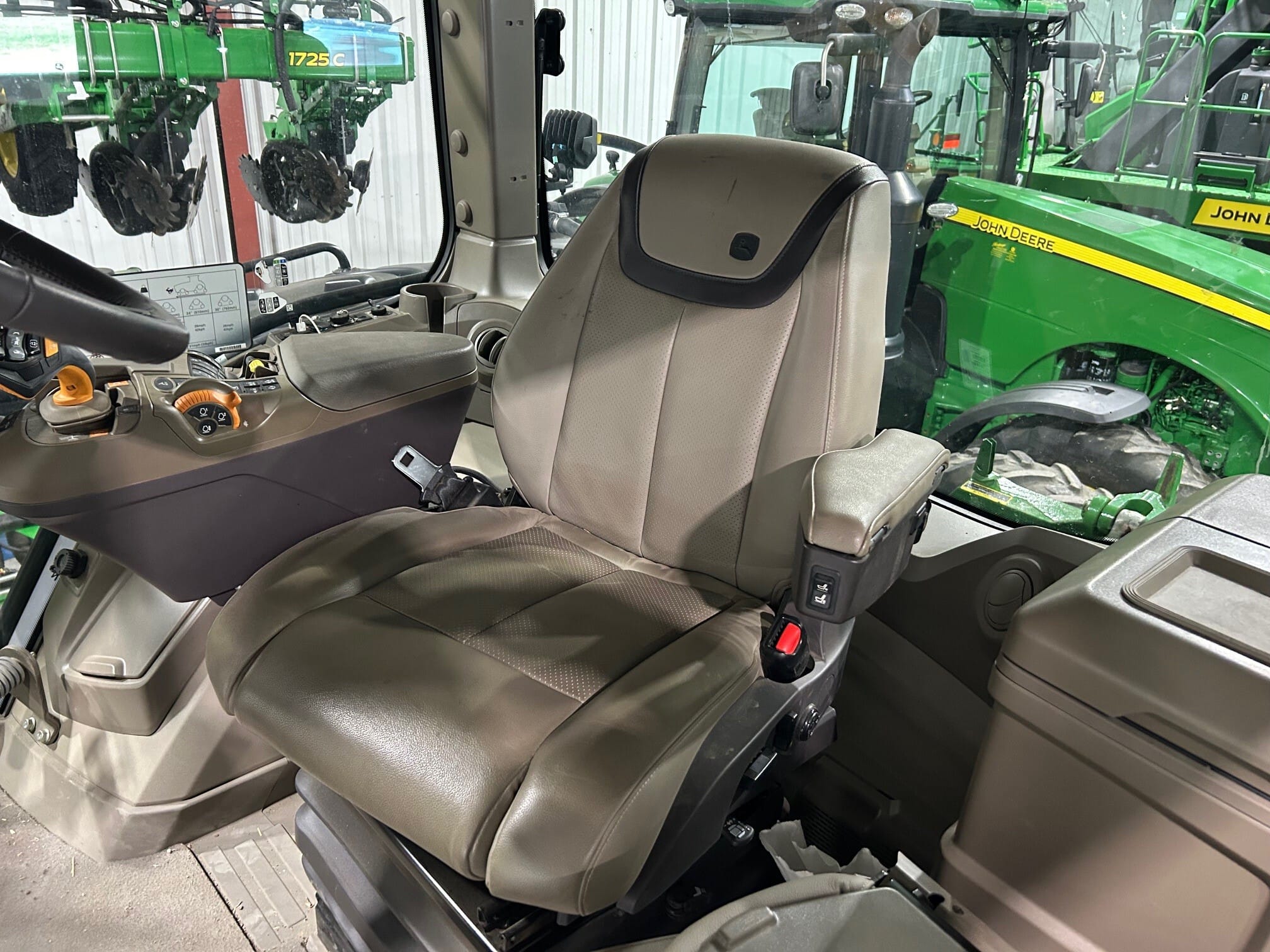 2022 John Deere 8RX 370 Equipment Image0