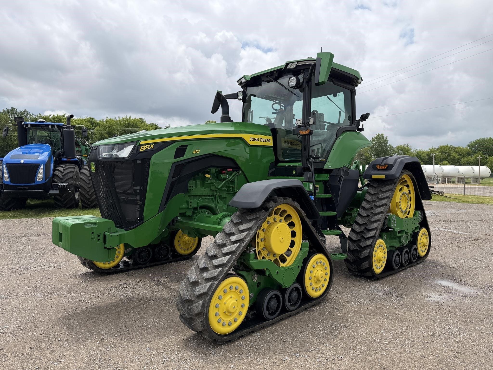 2022 John Deere 8RX 410 Equipment Image0