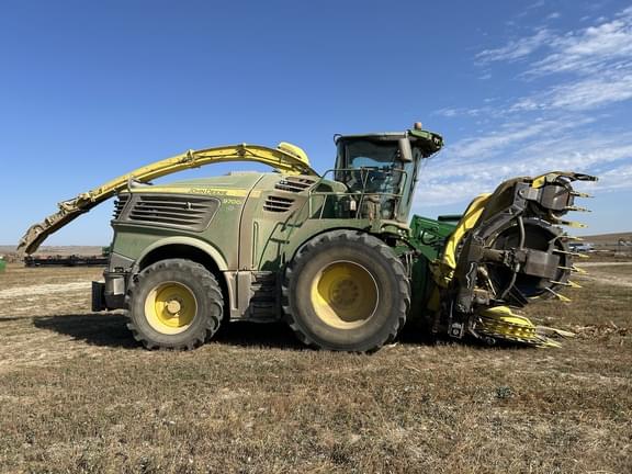 Image of John Deere 9700 equipment image 1