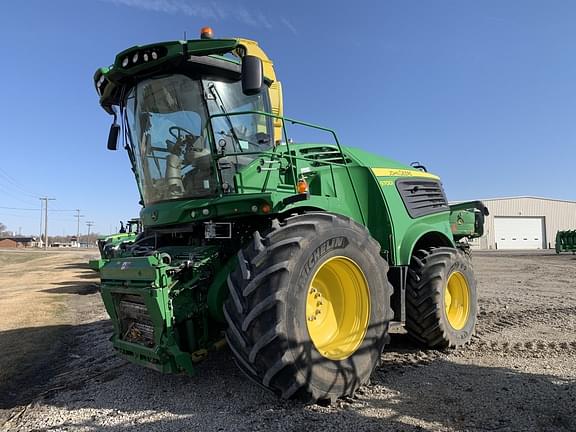 Image of John Deere 9700 equipment image 1