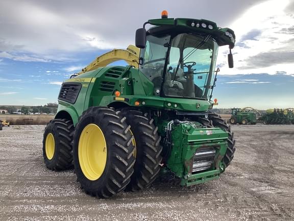 Image of John Deere 9800i equipment image 2