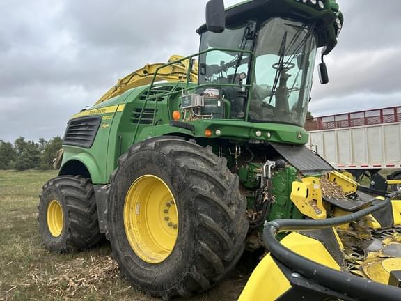 Image of John Deere 9800 equipment image 2