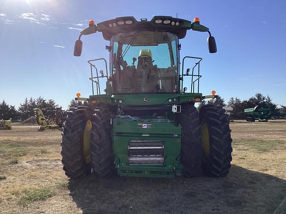 Image of John Deere 9800 equipment image 1