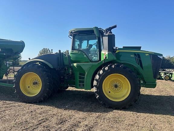 Image of John Deere 9R 390 equipment image 1