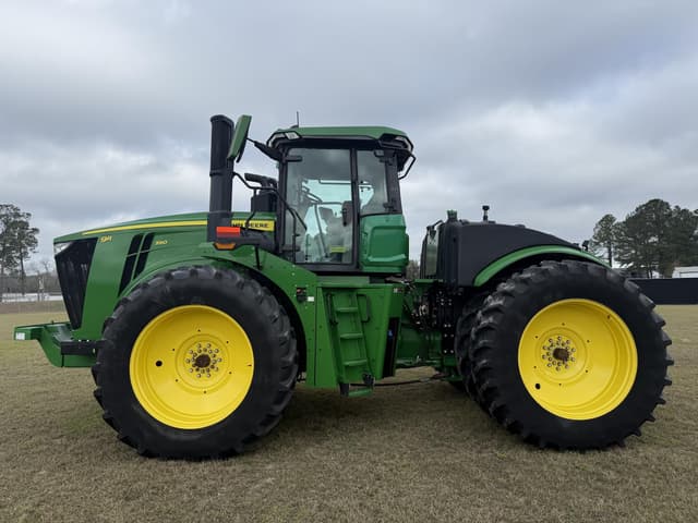 Image of John Deere 9R 390 equipment image 1