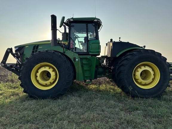 2022 John Deere 9R 640 Equipment Image0