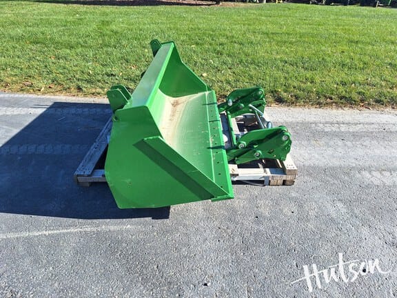 2022 John Deere Bucket Equipment Image0