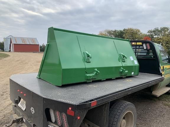 Image of John Deere Bucket equipment image 2