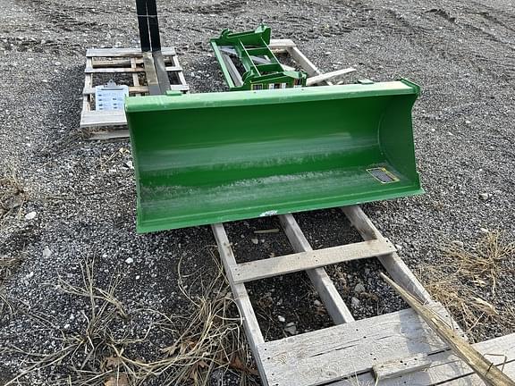 Image of John Deere Bucket equipment image 1