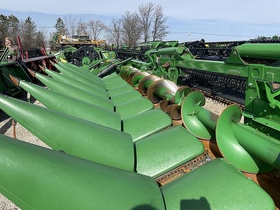 Image of John Deere C12F equipment image 2
