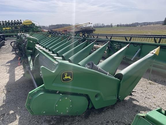 Image of John Deere C12F equipment image 3