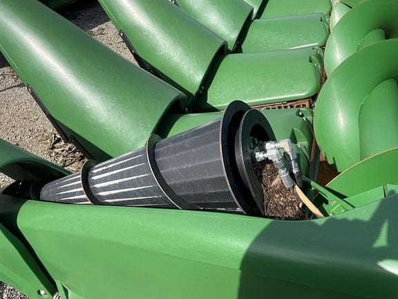 Image of John Deere C12F equipment image 4
