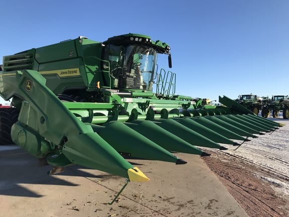 Main image John Deere C12F