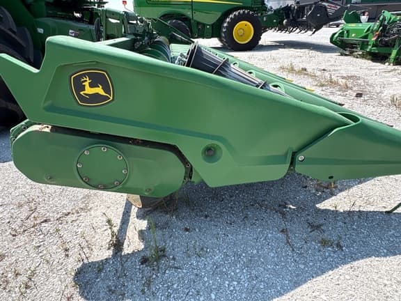 Image of John Deere C12F equipment image 4