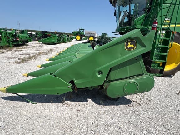 Image of John Deere C12F equipment image 1