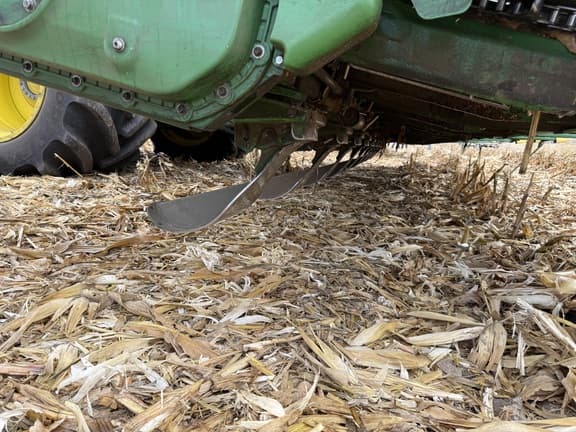 Image of John Deere C12F equipment image 3
