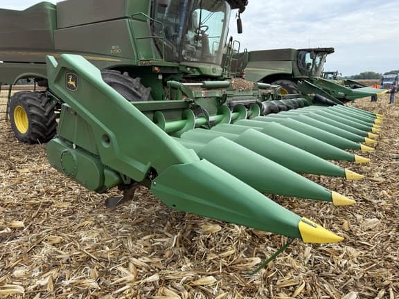 Image of John Deere C12F equipment image 1