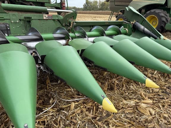 Image of John Deere C12F equipment image 2