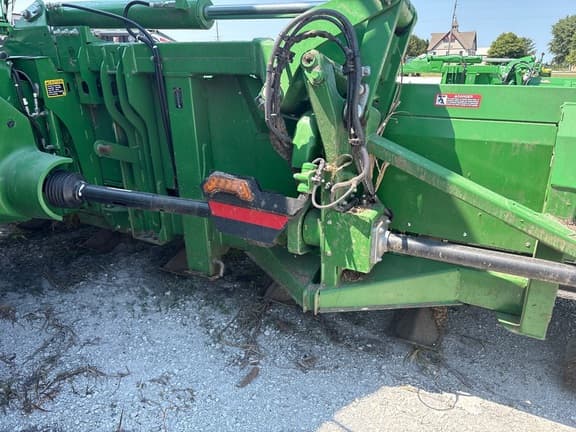 Image of John Deere C12F equipment image 3