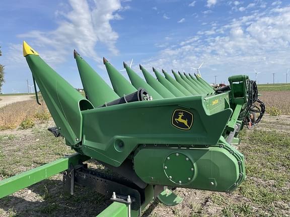 Image of John Deere C12F equipment image 2